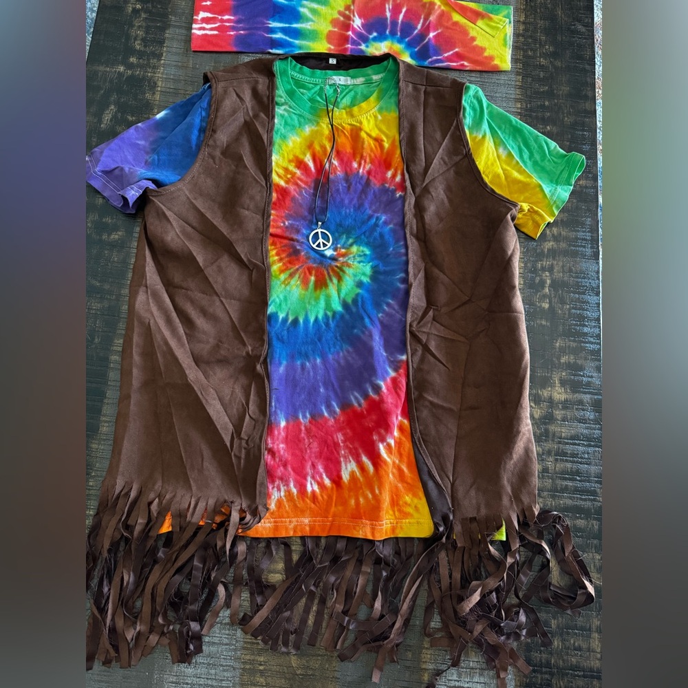 NWT Hippie Costume Men’s 60s 70s Fringe Vest T-shirt Headband Necklace Halloween
